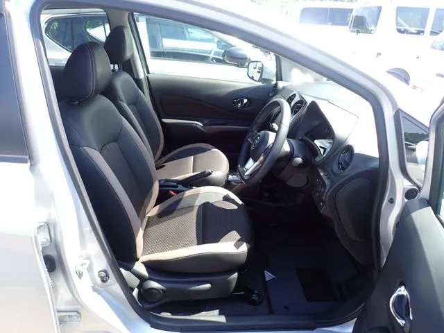 ニッサン　ノート