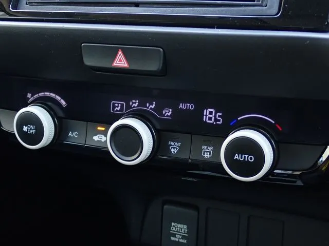 フィット　ｅ：ＨＥＶ（ホンダ）の車両写真