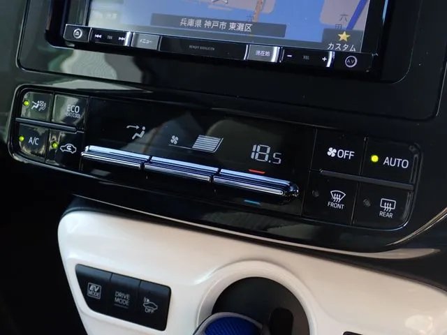 プリウス（トヨタ）の車両写真