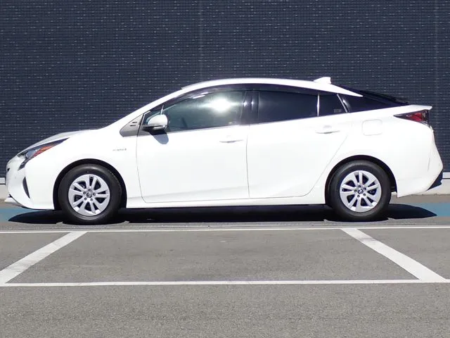 プリウス（トヨタ）の車両写真