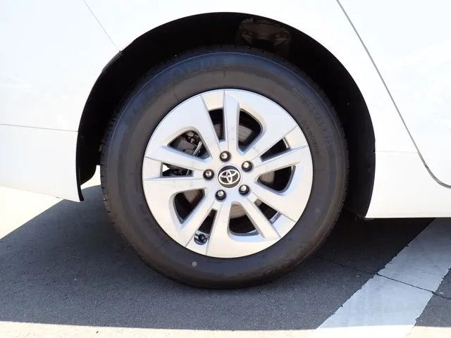 プリウス（トヨタ）の車両写真