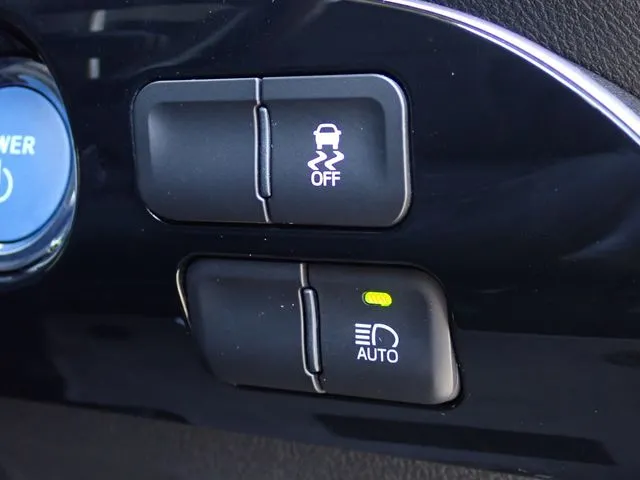 プリウス（トヨタ）の車両写真