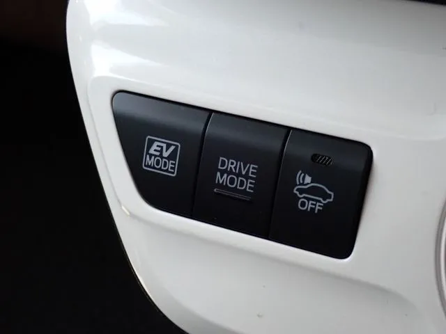 プリウス（トヨタ）の車両写真