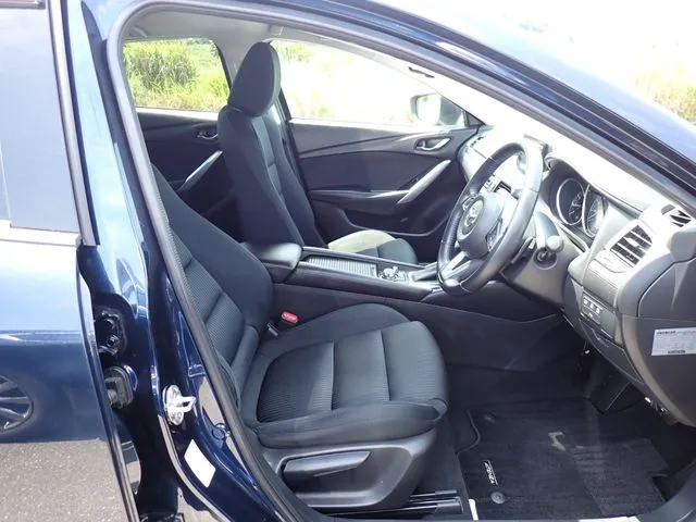 マツダ　アテンザ　セダン