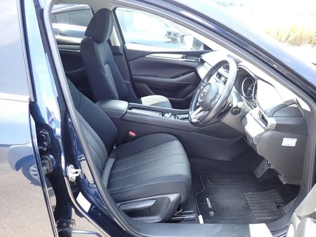 マツダ　ＭＡＺＤＡ６　セダン