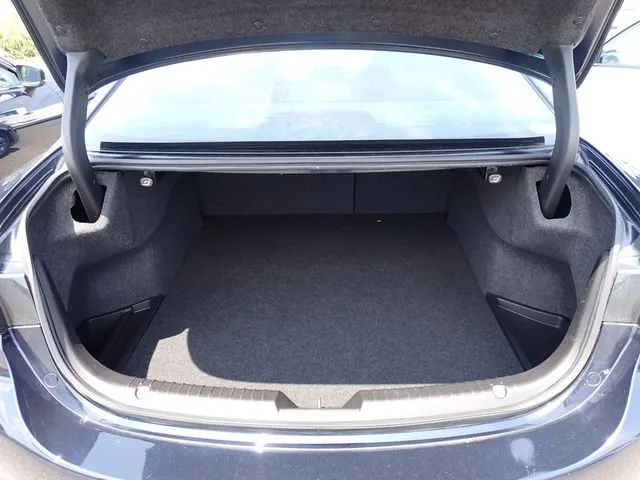 マツダ　ＭＡＺＤＡ６　セダン