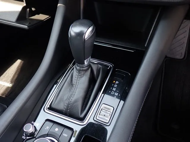 マツダ　ＭＡＺＤＡ６　セダン