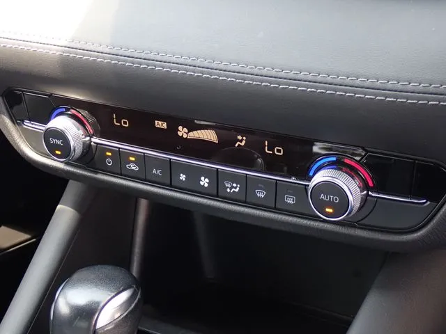 マツダ　ＭＡＺＤＡ６　セダン