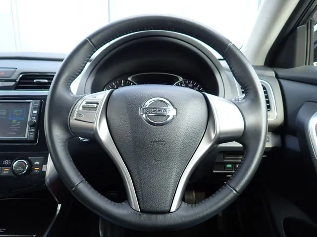 ニッサン　ティアナ