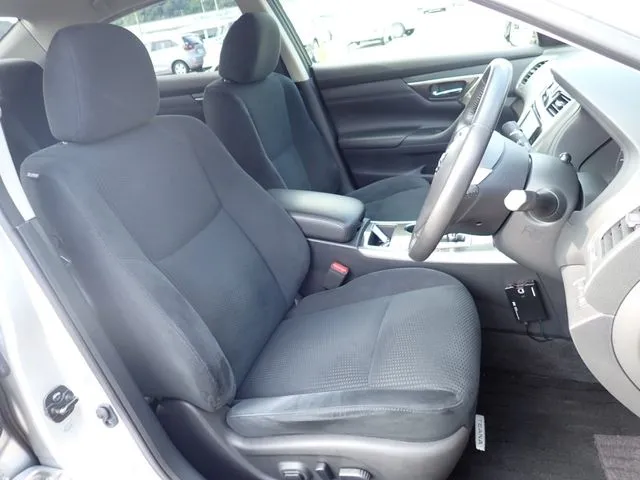 ニッサン　ティアナ