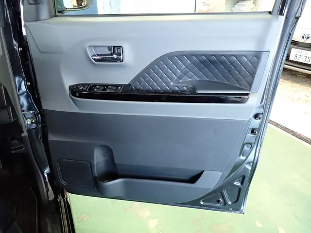 タント　カスタム（ダイハツ）の車両写真