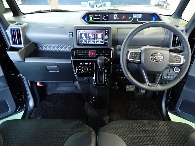 タント　カスタム（ダイハツ）の車両写真