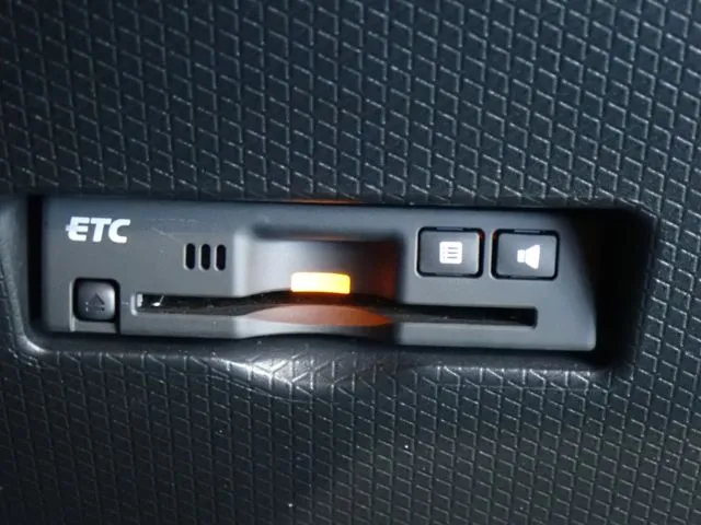 タント　カスタム（ダイハツ）の車両写真