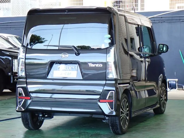 タント　カスタム（ダイハツ）の車両写真