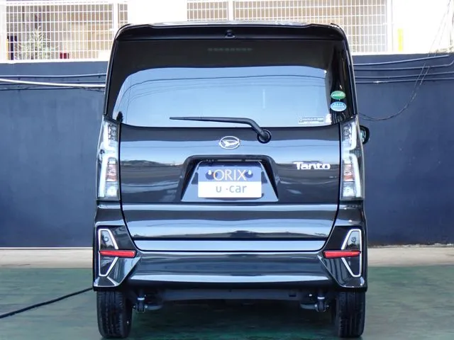 タント　カスタム（ダイハツ）の車両写真