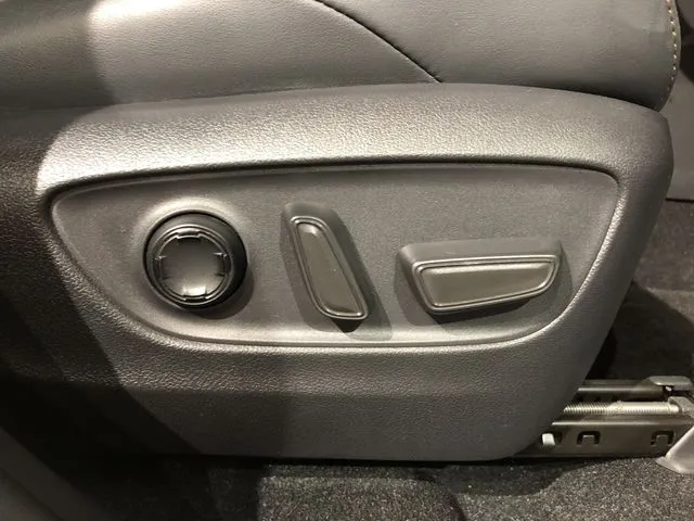 ハリアー ハイブリッド(トヨタ)の車両写真