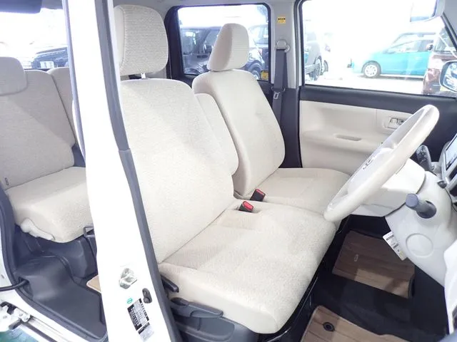 ムーヴ キャンバス(ダイハツ)の車両写真