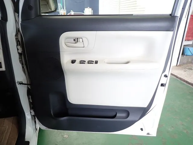 ムーヴ キャンバス(ダイハツ)の車両写真