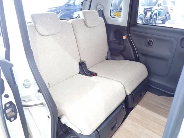 ムーヴ キャンバス(ダイハツ)の車両写真