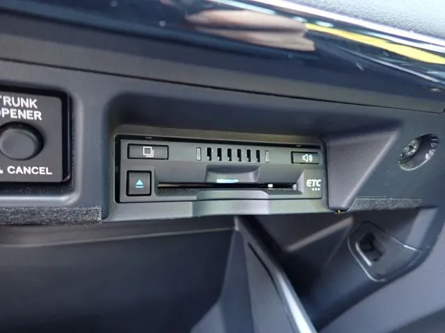 トヨタ　クラウン　セダン