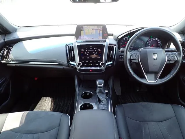 トヨタ　クラウン　セダン