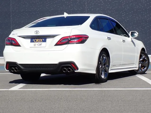 トヨタ　クラウン　セダン