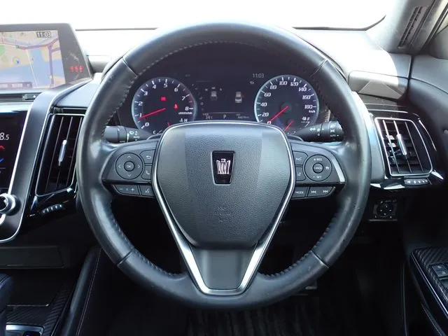 トヨタ　クラウン　セダン