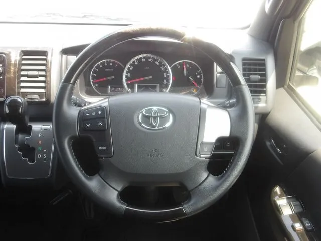 トヨタ　ハイエースバン　２ＷＤ