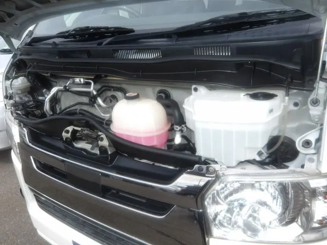 トヨタ　ハイエースバン　２ＷＤ