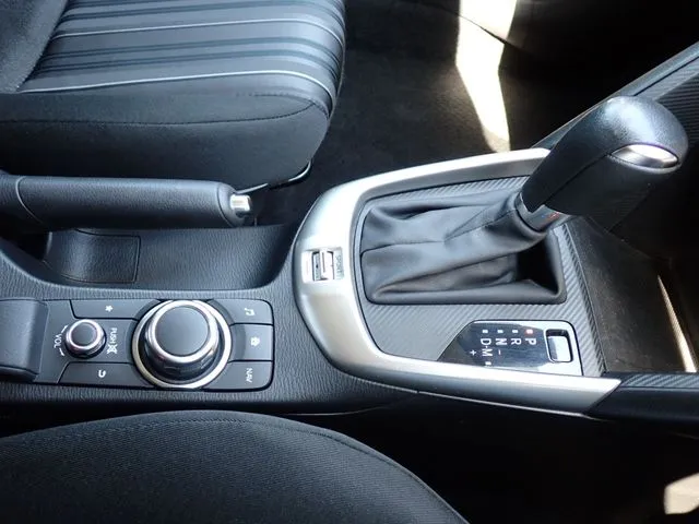 ＭＡＺＤＡ２（マツダ）の車両写真