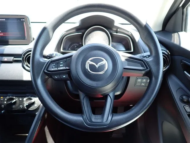 ＭＡＺＤＡ２（マツダ）の車両写真