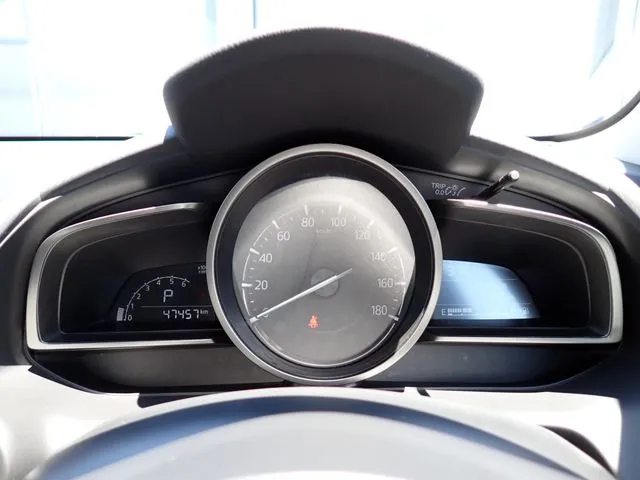 ＭＡＺＤＡ２（マツダ）の車両写真