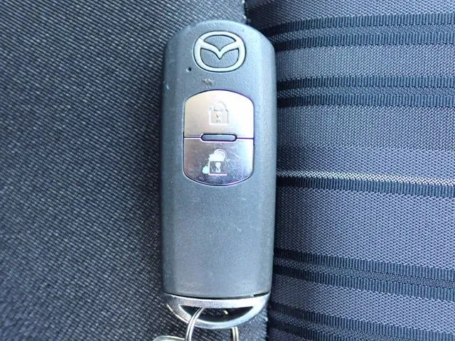 ＭＡＺＤＡ２（マツダ）の車両写真