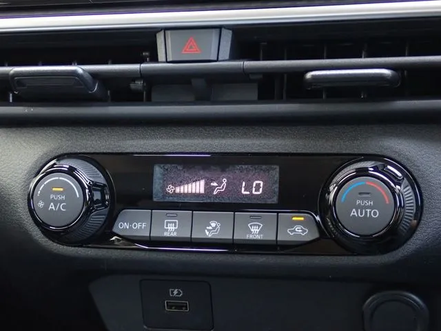 ノート（ニッサン）の車両写真