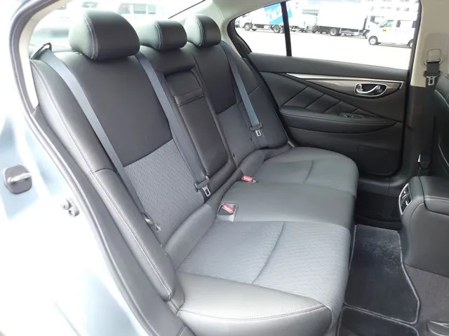 スカイライン(ニッサン)の車両写真