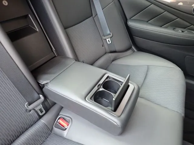 スカイライン(ニッサン)の車両写真