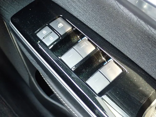 クラウン　セダン　ハイブリッド（トヨタ）の車両写真