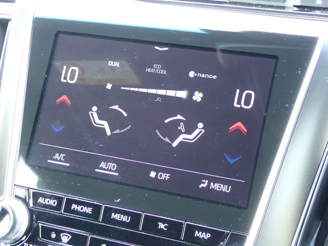 クラウン　セダン　ハイブリッド（トヨタ）の車両写真