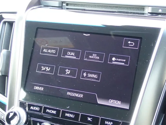 クラウン　セダン　ハイブリッド（トヨタ）の車両写真