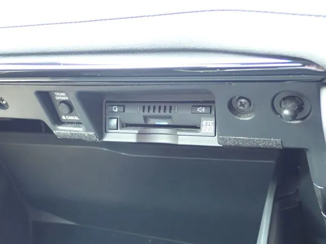 クラウン　セダン　ハイブリッド（トヨタ）の車両写真