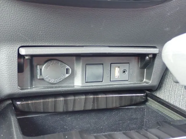 クラウン　セダン　ハイブリッド（トヨタ）の車両写真