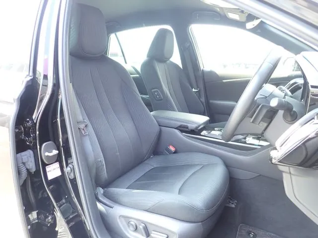 クラウン　セダン　ハイブリッド（トヨタ）の車両写真