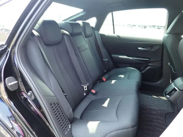 クラウン　セダン　ハイブリッド（トヨタ）の車両写真