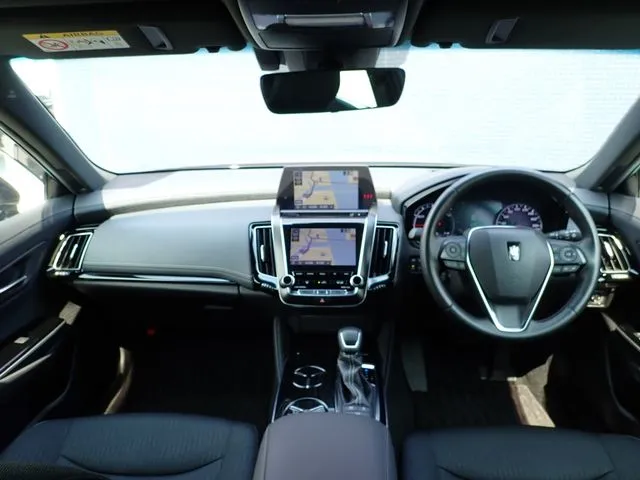 クラウン　セダン　ハイブリッド（トヨタ）の車両写真