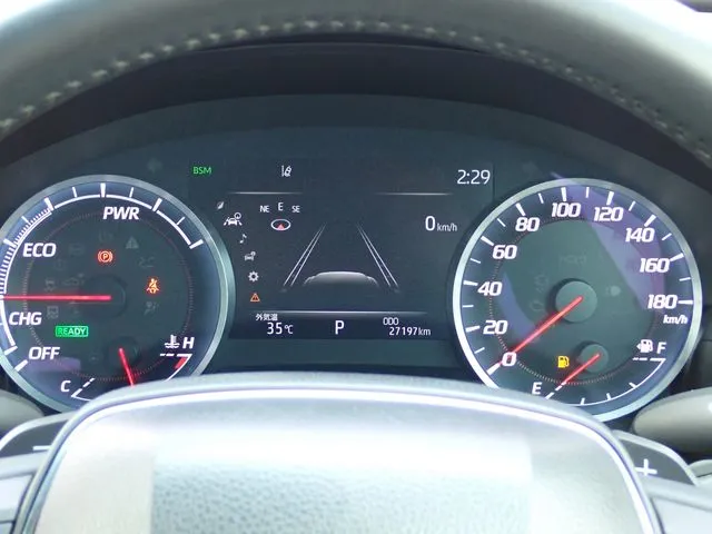 クラウン　セダン　ハイブリッド（トヨタ）の車両写真