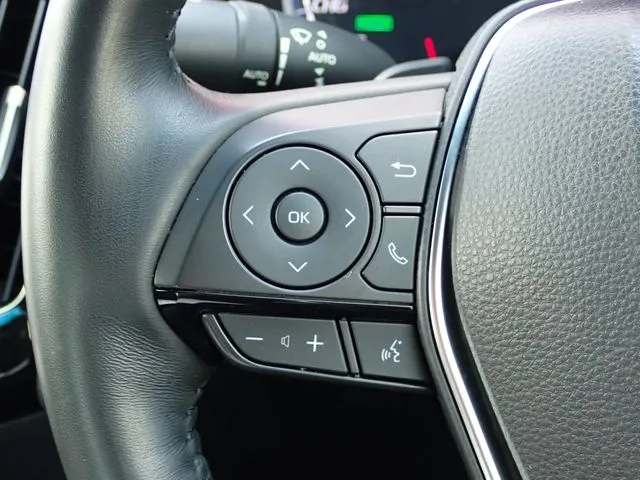 クラウン　セダン　ハイブリッド（トヨタ）の車両写真