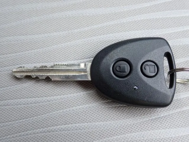 ダイハツ　ミラ　イース