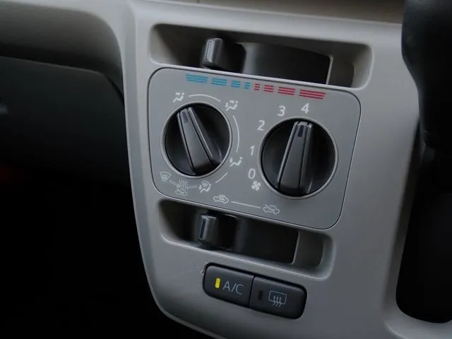 ダイハツ　ミラ　イース