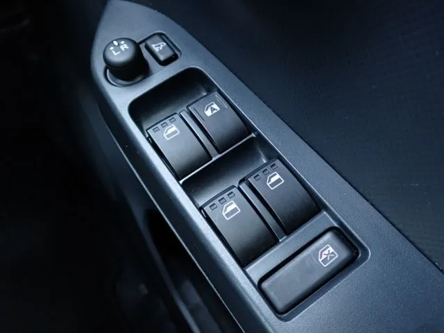 ダイハツ　ミラ　イース