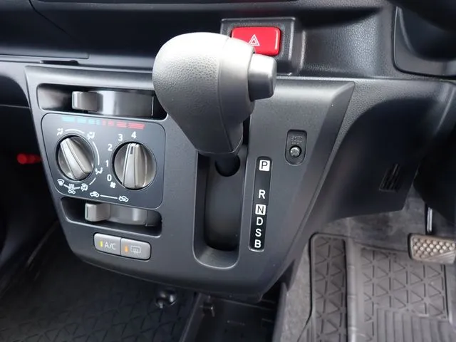 ダイハツ　ミラ　イース